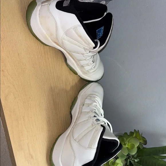 Air Jordan 11 Retro “Legend Blue” – Size 7Y - Picture 11 of 13